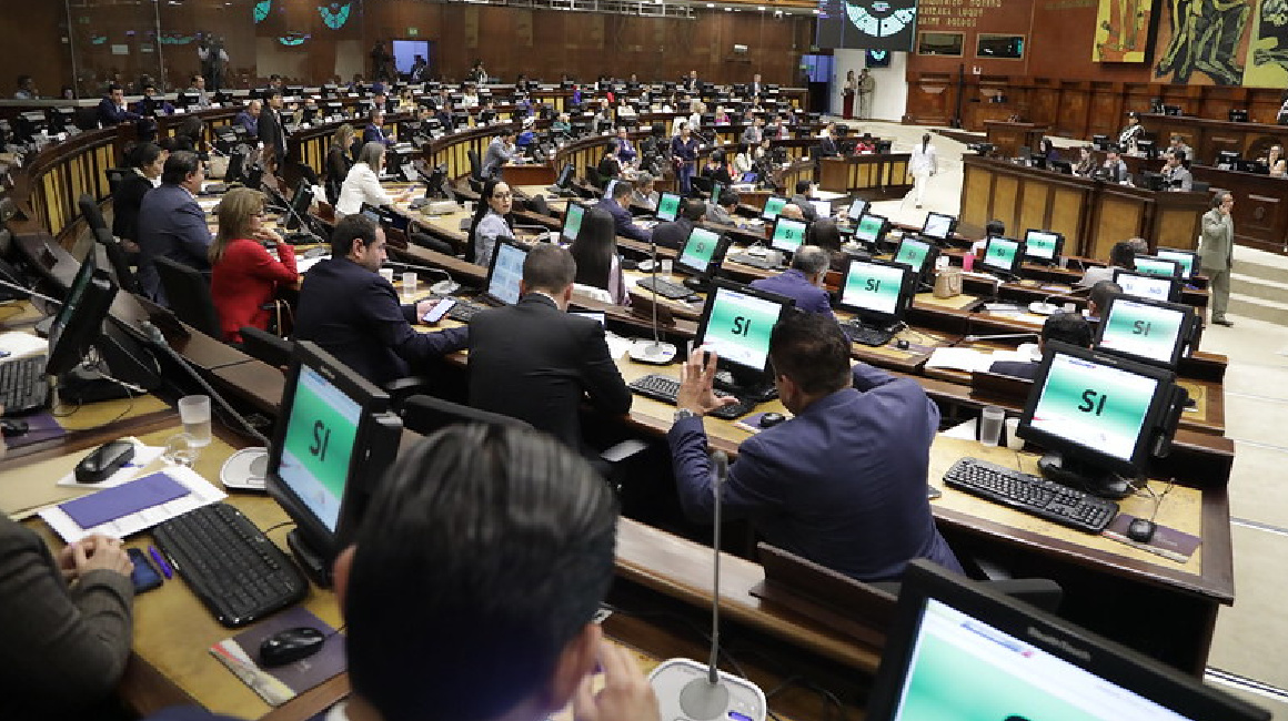 Legisladores durante la votación del proyecto de ley de vigilancia y seguridad privada.