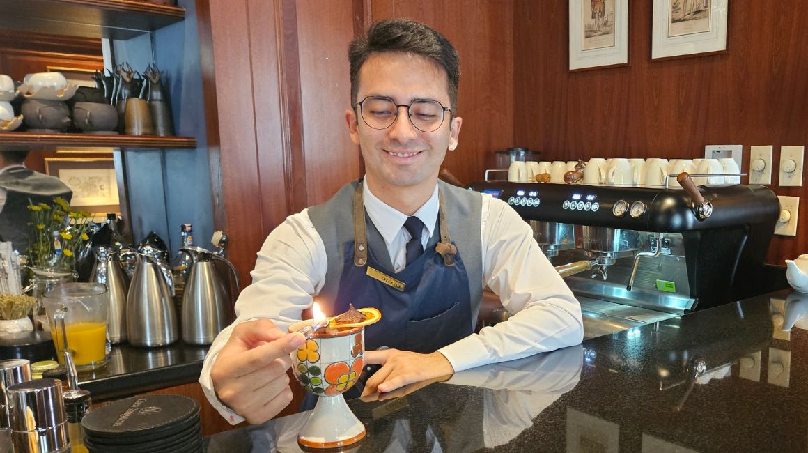 Diego Benítez, especialista en cócteles en el Hotel Casa Gangotena.