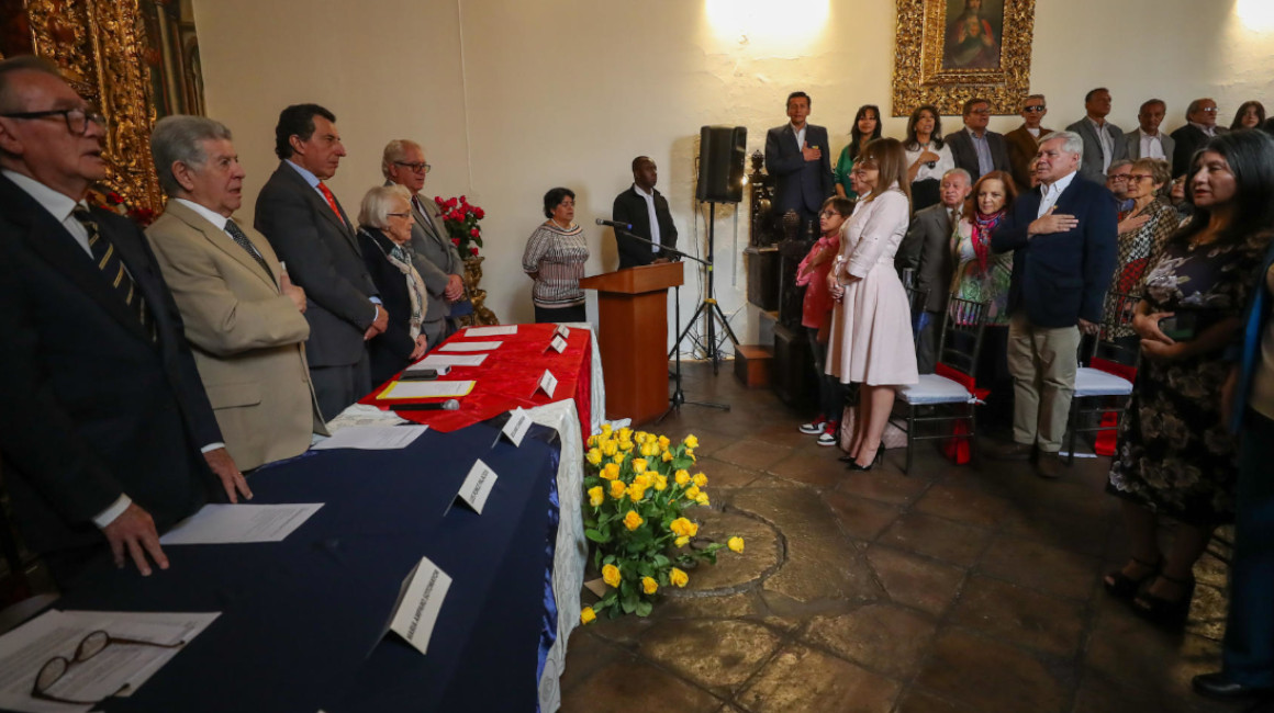 Familiares y amigos de Fernando Villavicencio en un homenaje póstumo al candidato presidencial, el 6 de diciembre de 2023.