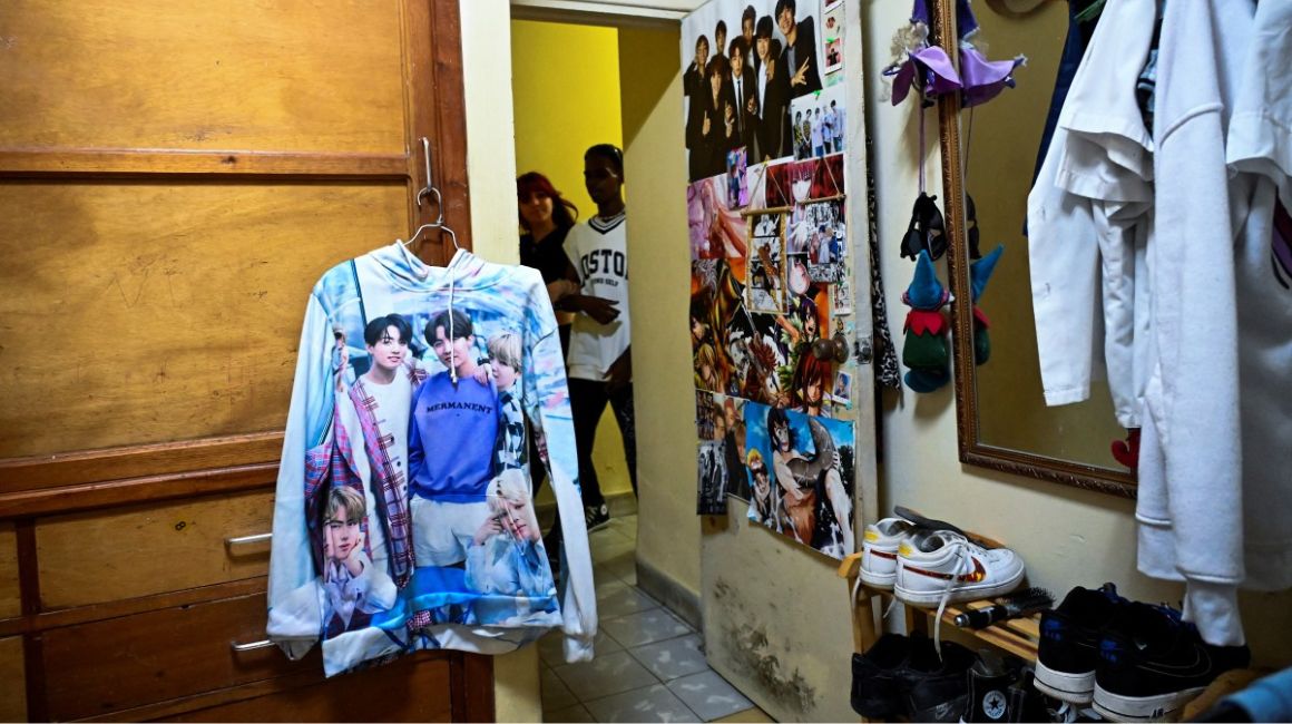 Los ídolos del K-Pop llegan a Cuba en carteles, camisetas y más.