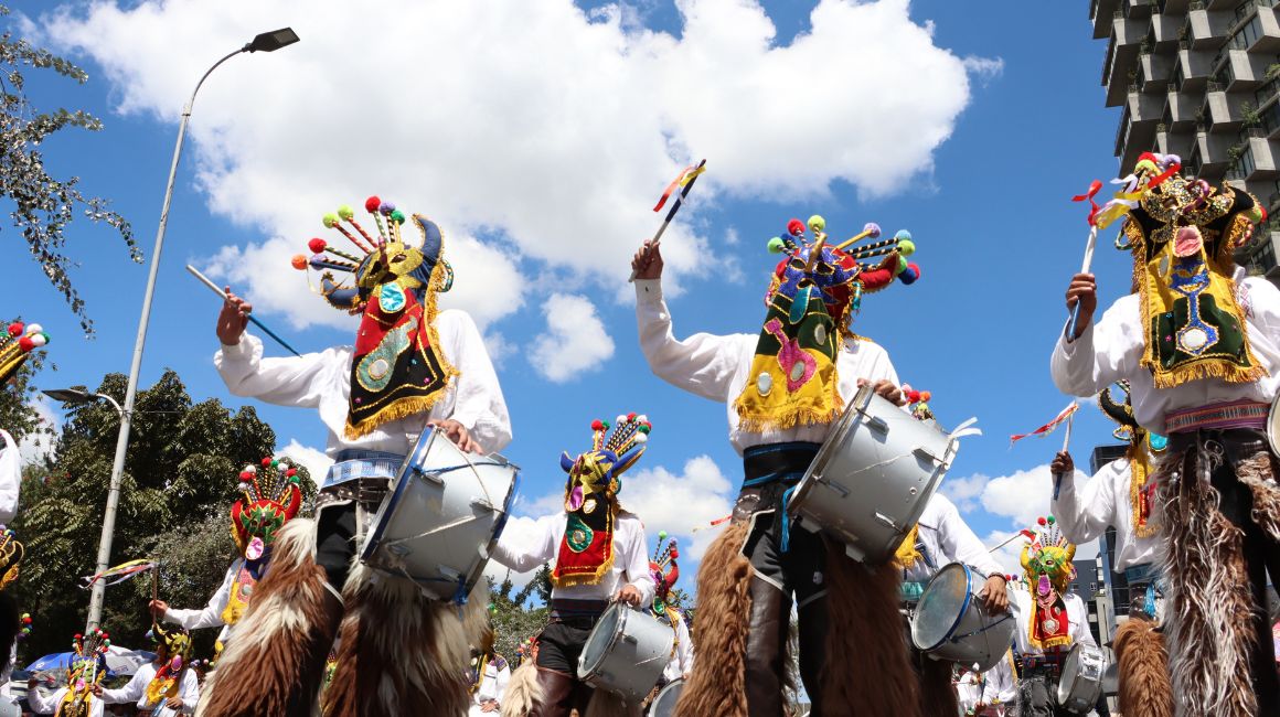 Desfile de la Confraternidad, evento cultural por las Fiestas de Quito, en la Avenida de los Shyris, el 2 de diciembre de 2023.