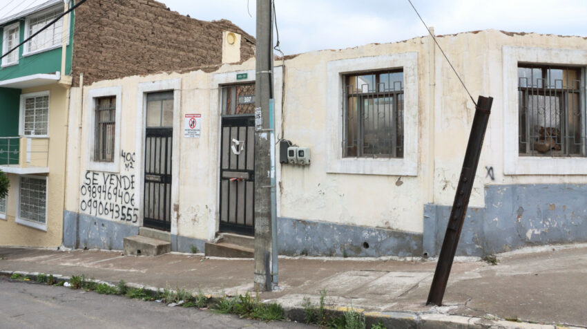 Una casa abandonada en venta en el centro de Quito, el 7 de diciembre de 2023.