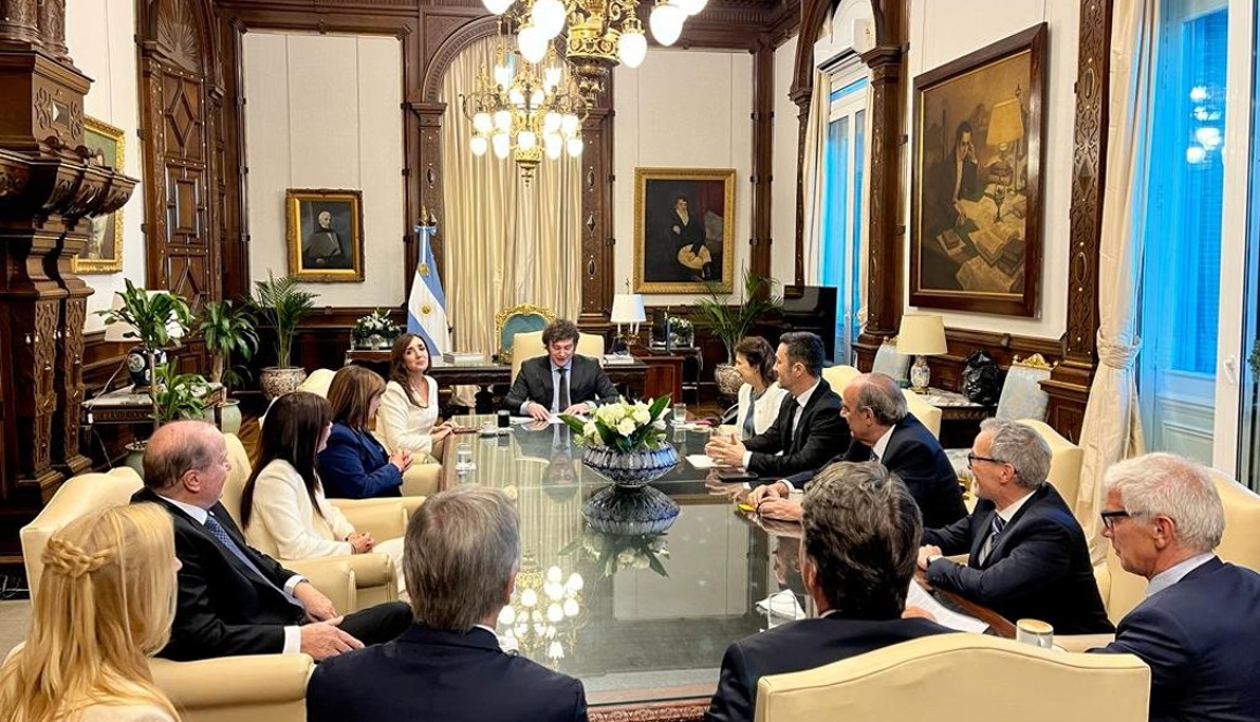 Jaiver Milei preside la primera reunión del nuevo gabinete ministerial de Argentina.