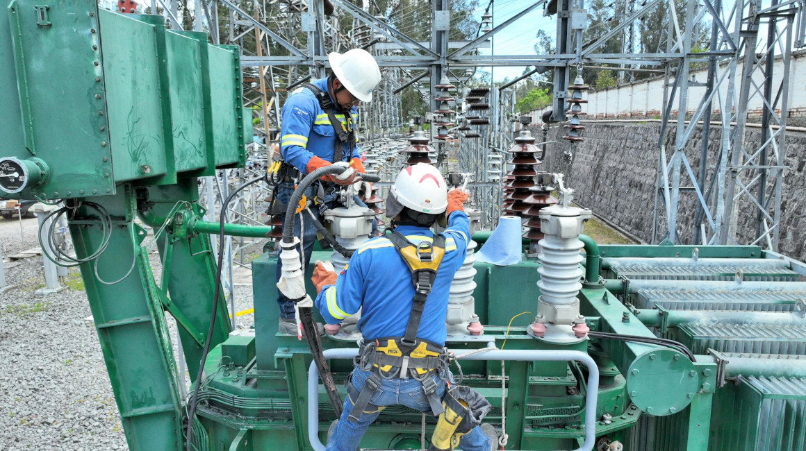 Mantenimiento en la Empresa Eléctrica Quito.