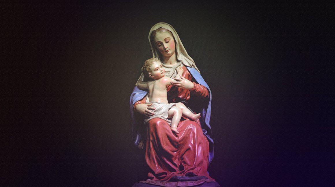 Imagen de María y el Niño Jesús, figuras centrales en las representaciones religiosas de Navidad.