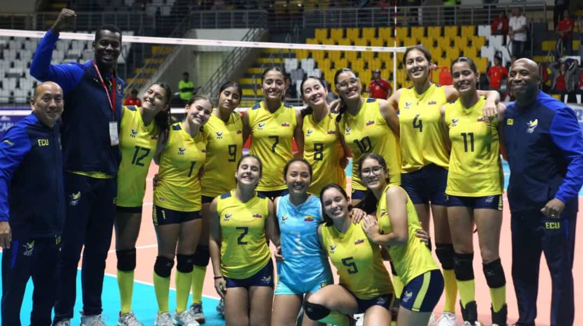 La selección ecuatoriana femenina de voleibol Sub 17.
