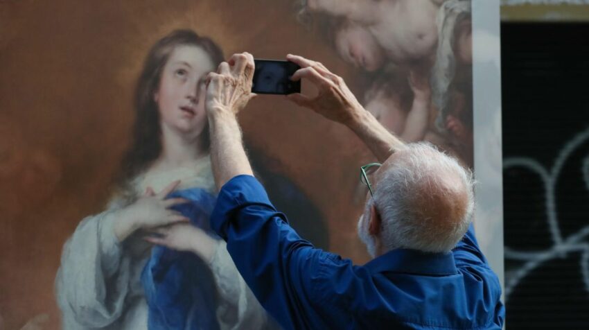 Un experto del Museo del Prado se encargó de calibrar las impresiones para que parezca estar frente a las obras reales en el Museo.
