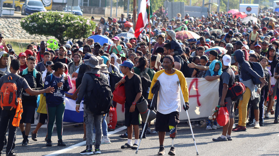 La mayor caravana de migrantes de 2023 se acerca a la frontera de EE.UU.