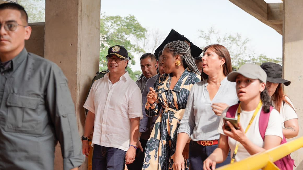 El presidente colombiano, Gustavo Petro, en un recorrido por un municipio el 29 de diciembre de 2023.