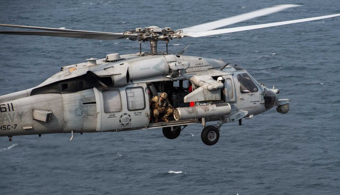 Imagen referencial de un helicóptero de la Naval de Estados Unidos en el mar Rojo.