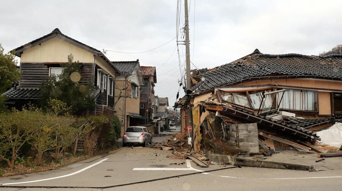Vista general de los daños en una de las calles de la ciudad de Wajima, Ishikawa tras el terremoto de 7.5 grados. Japón, 1 de enero de 2024