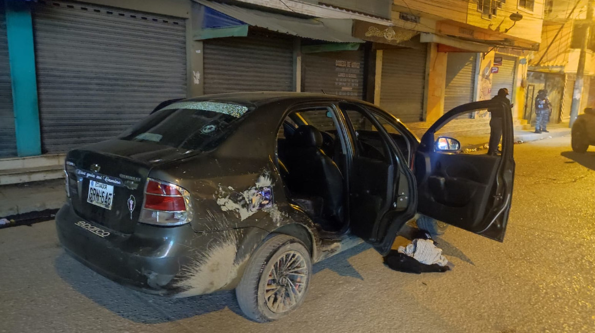 El auto negro, reportado como robado, y que fue utilizado en uno de los últimos ataques en Durán, el 1 de enero de 2023.