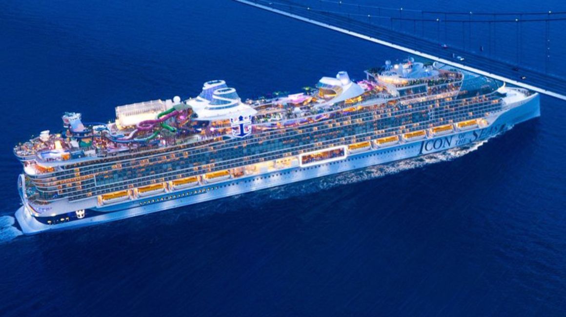 El crucero 'Icon of the Seas', de Royal Caribbean, tiene múltiples parques acuáticos y más de 20 cubiertas.