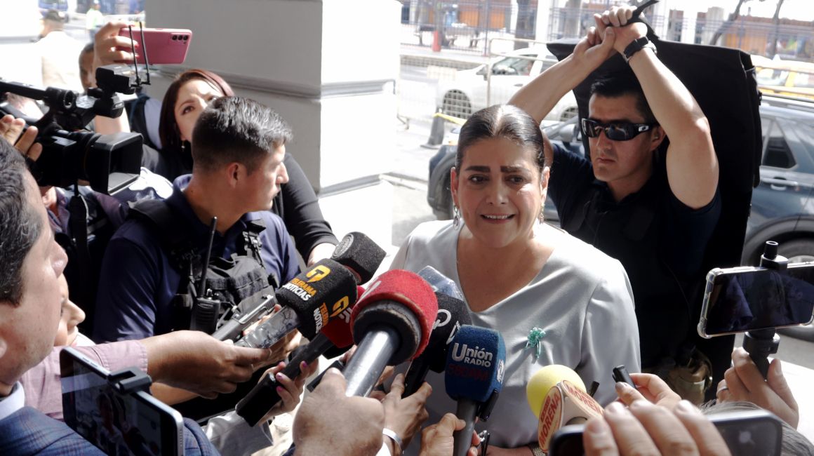 La ministra de Gobierno, Mónica Palencia, llega a la gobernación del Guayas, el 4 de enero de 2024.