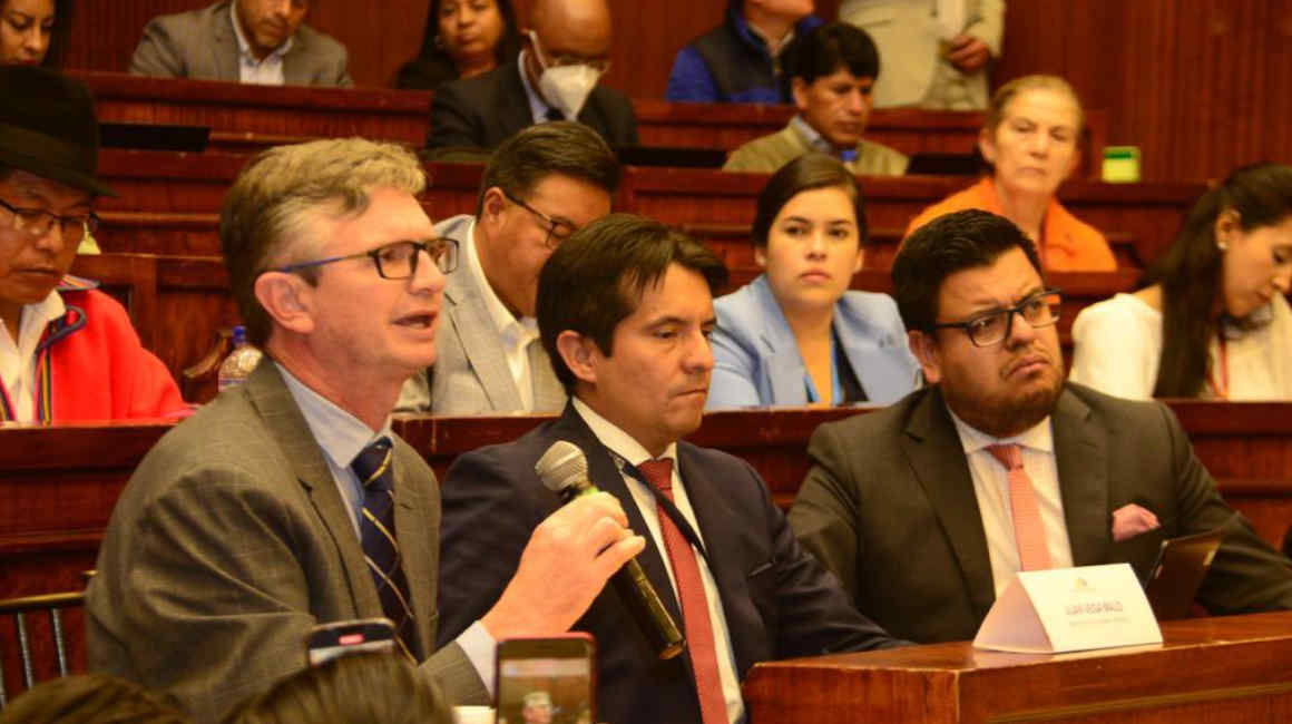 El ministro de Finanzas, Juan Carlos Vega se reunió con representantes de gobiernos locales el 18 de diciembre de 2023.