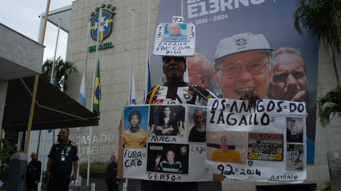 Homenaje a Mário Zagallo afuera de la Confederación Brasileña de Fútbol, 7 de enero de 2024.