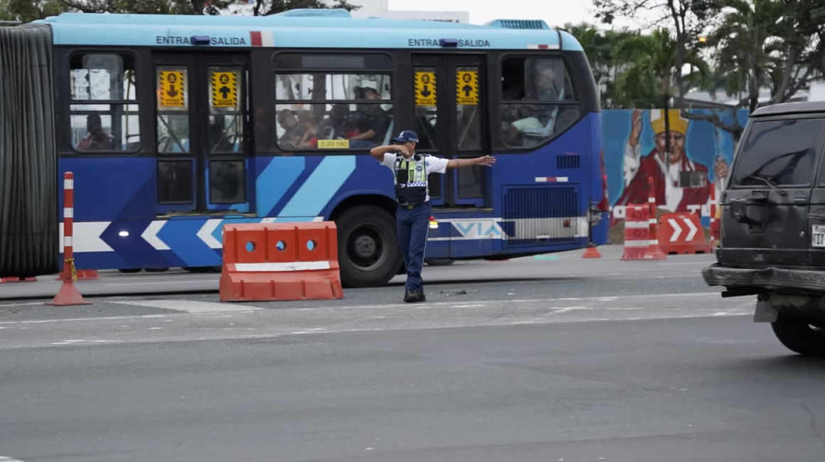 Imagen referencial de un bus de la Metrovía en Guayaquil, enero de 2024.
