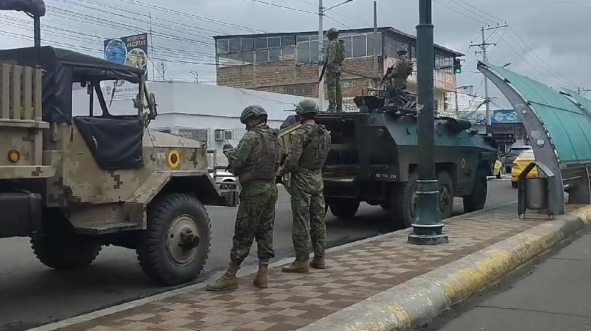 La mañana del 10 de enero, militares llegaron a la parada de buses de la terminal terrestre de Portoviejo.