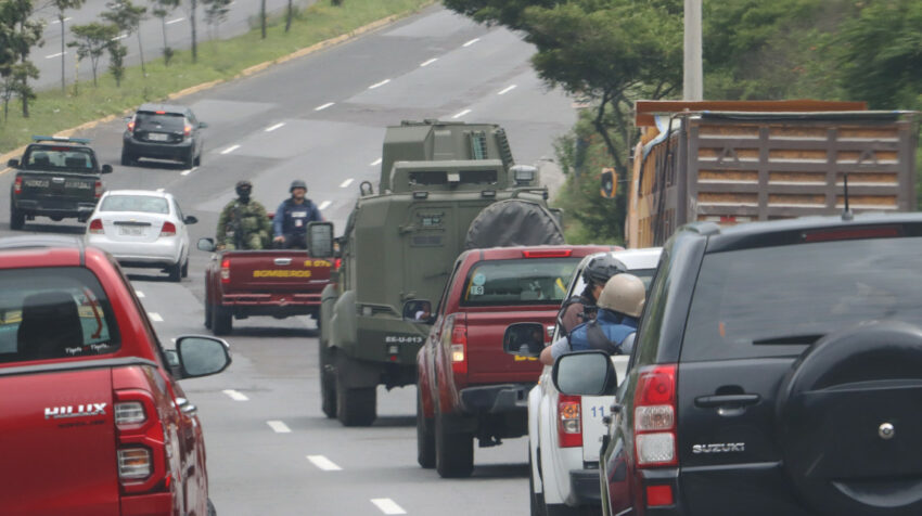 El Covid-19 se lleva la vida de un militar lojano que estaba en primera  línea en Quito - HORA32