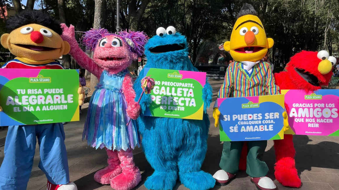 "Todos los niños merecen una infancia segura y libre de violencia y terror", dijo Plaza Sésamo en su mensaje dirigido a Ecuador.