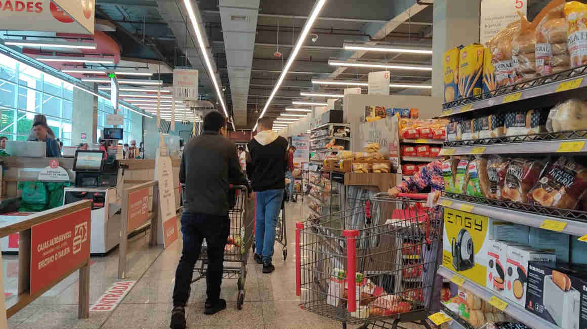 Imagen referencial de un supermercado en el norte de Quito el 10 de enero de 2024.