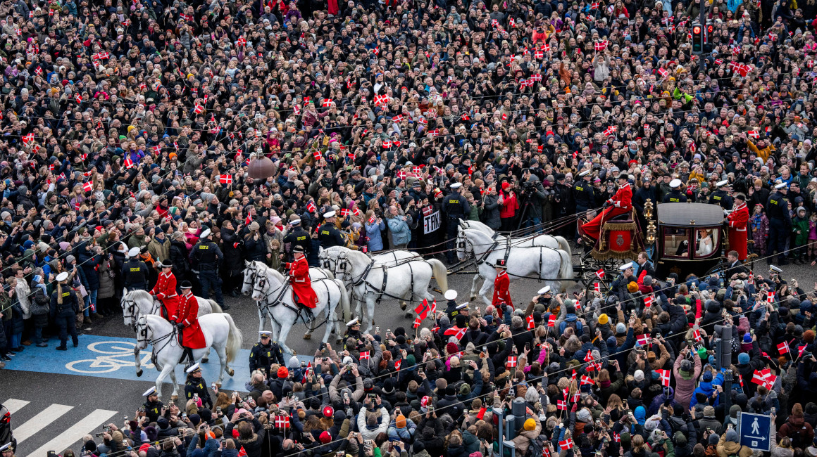 Miles de personas presenciaron la coronación de Federico X como nuevo rey de Dinamarca, el 14 de enero de 2024.