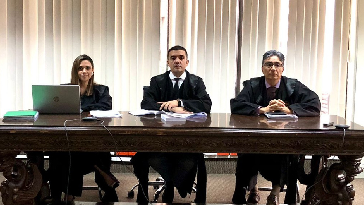 Felipe Córdova (centro), juez de la Corte Nacional de Justicia, en una audiencia.