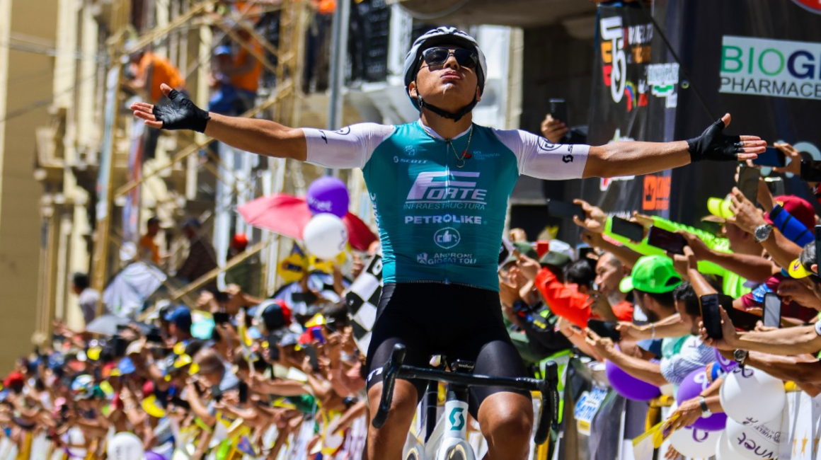 Jonathan Caicedo gana la cuarta etapa de la Vuelta al Táchira, este 17 de enero de 2024.