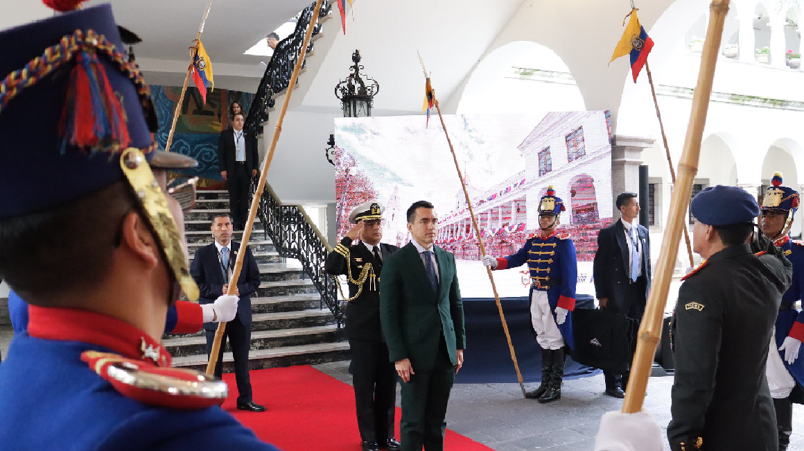 El presidente Daniel Noboa durante el cambio de guardia en el Palacio de Carondelet, el 19 de diciembre de 2023.