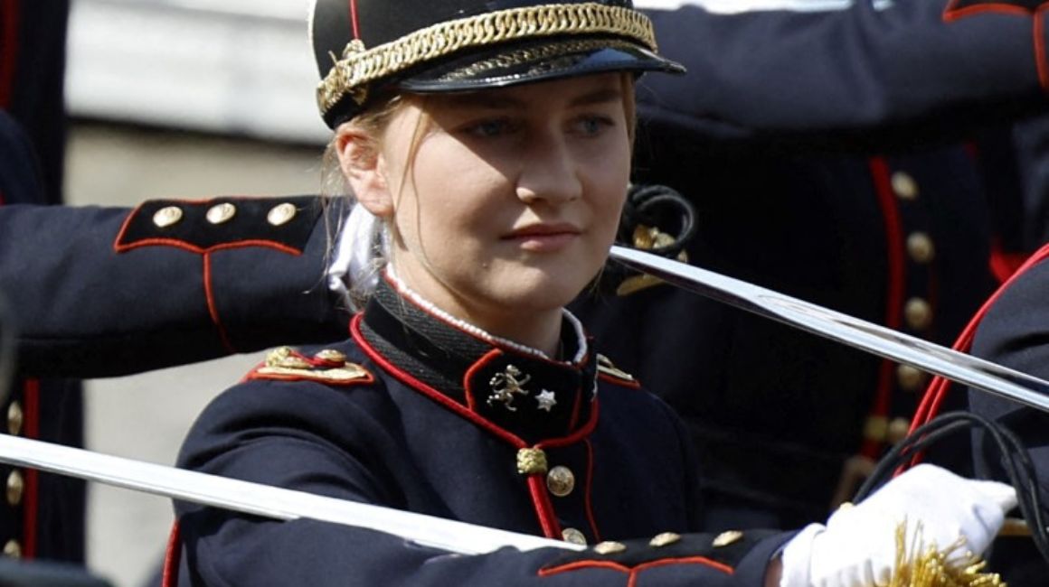 Al igual que Isabel, princesa de Bélgica, otras herederas han recibido instrucción militar, a diferencia de sus predecesoras.