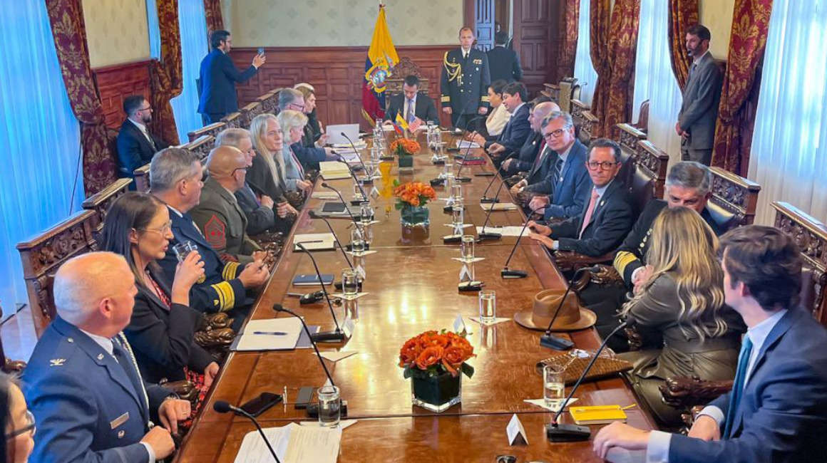 Autoridades de Estados Unidos y Ecuador reunidas en el Palacio de Carondelet, el 22 de enero de 2024.