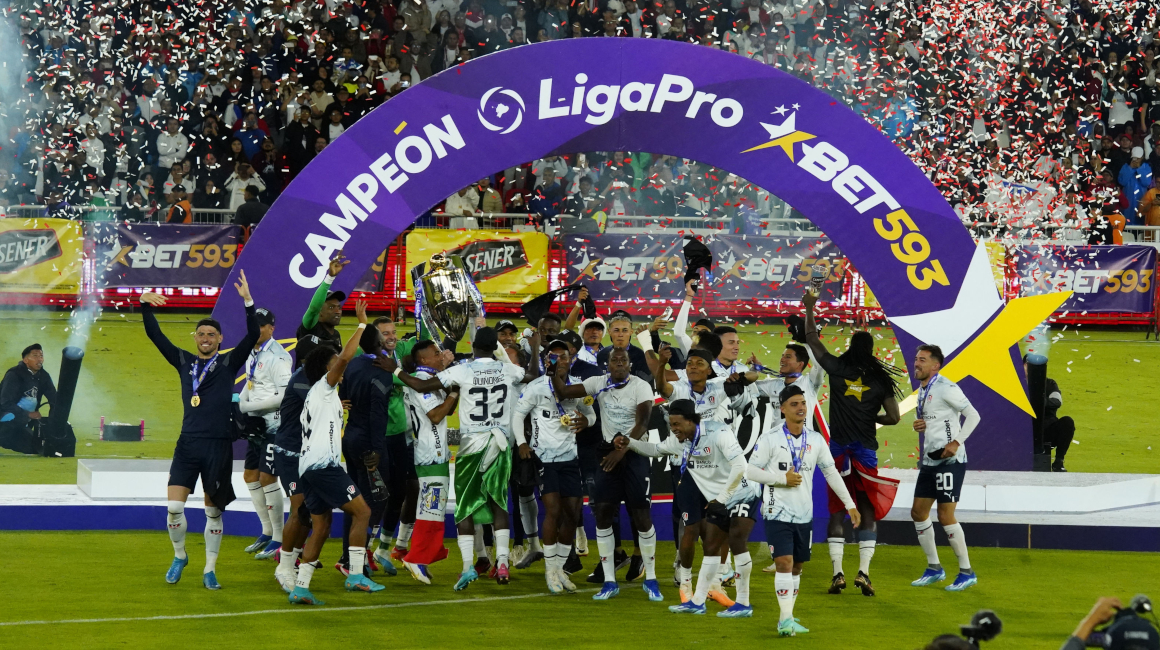 Liga de Quito celebra el título de la LigaPro 2023.