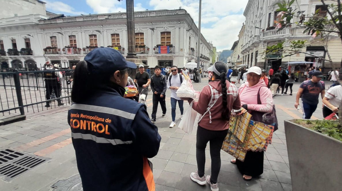Comerciantes en el Centro Histórico de Quito, el 13 de enero de 2024.