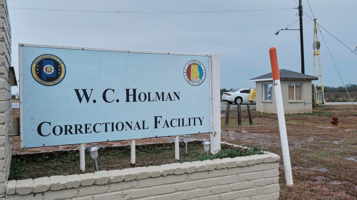 Vista exterior de la prisión W.C. Coleman, en Atmore (Alabama), donde se llevó a cabo la primera ejecución con nitrógeno, el 25 de enero de 2024.