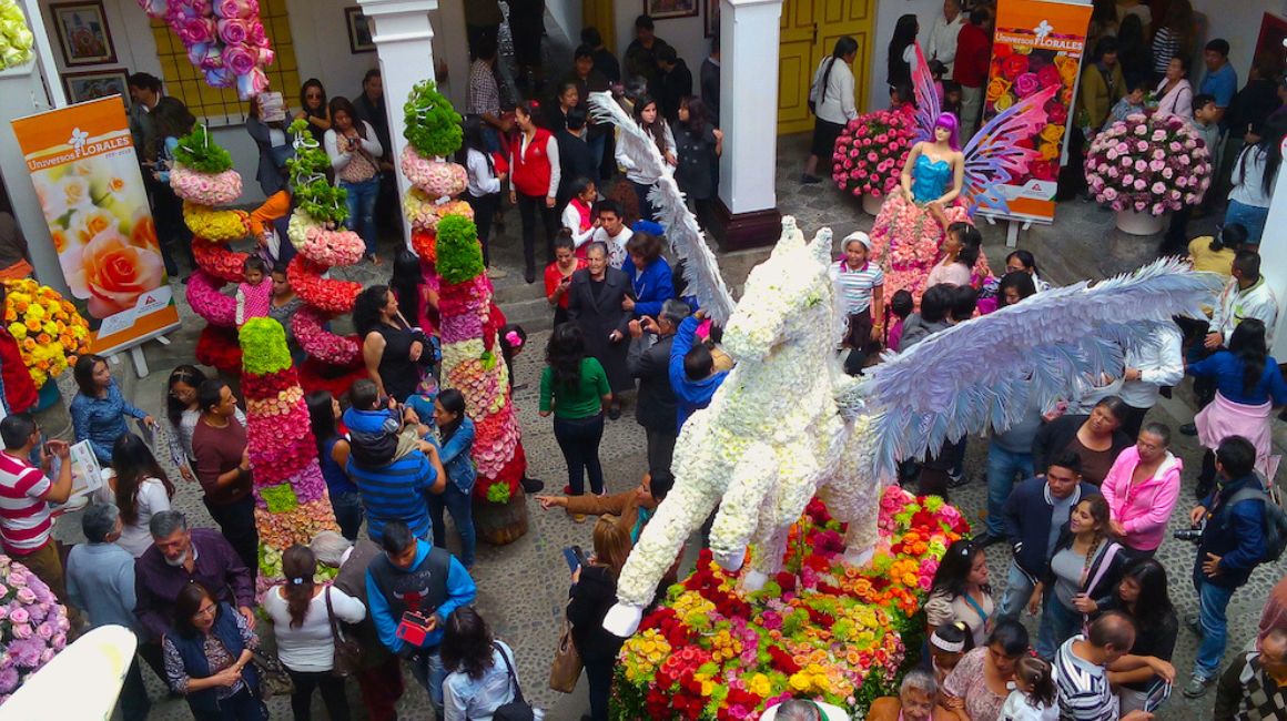 El Carnaval de Ambato se celebra con la fiesta de las flores y las frutas.