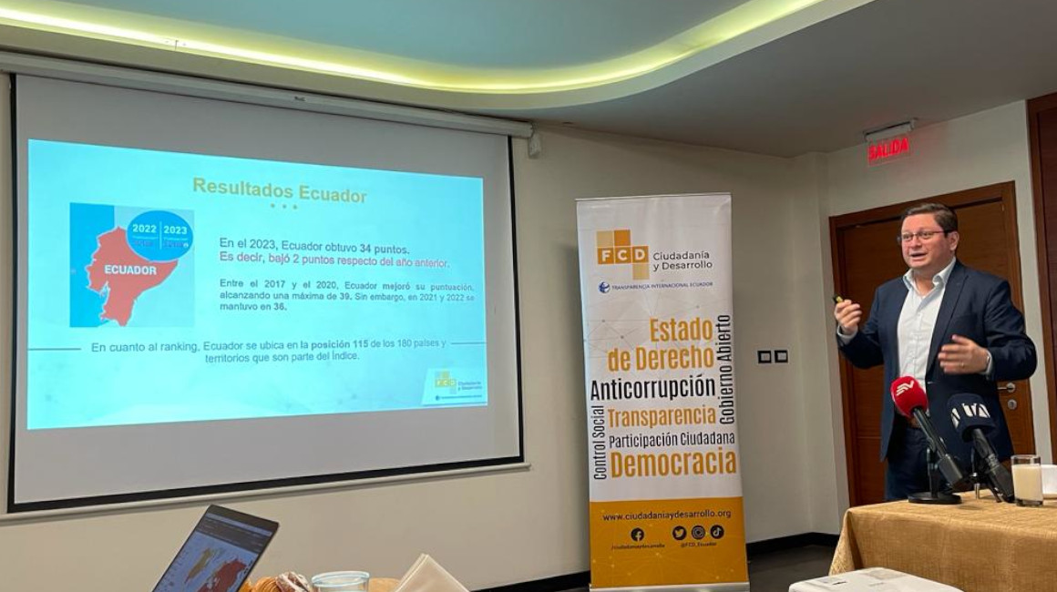 Mauricio Alarcón, director ejecutivo de la FCD, presenta el Índice de Percepción de la Corrupción en Quito, el 30 de enero de 2024.