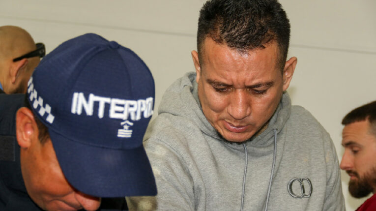 Wilder Sánchez, alias 'Gato Farfán', durante su proceso de extradición a Estados Unidos, el 25 de enero de 2024.