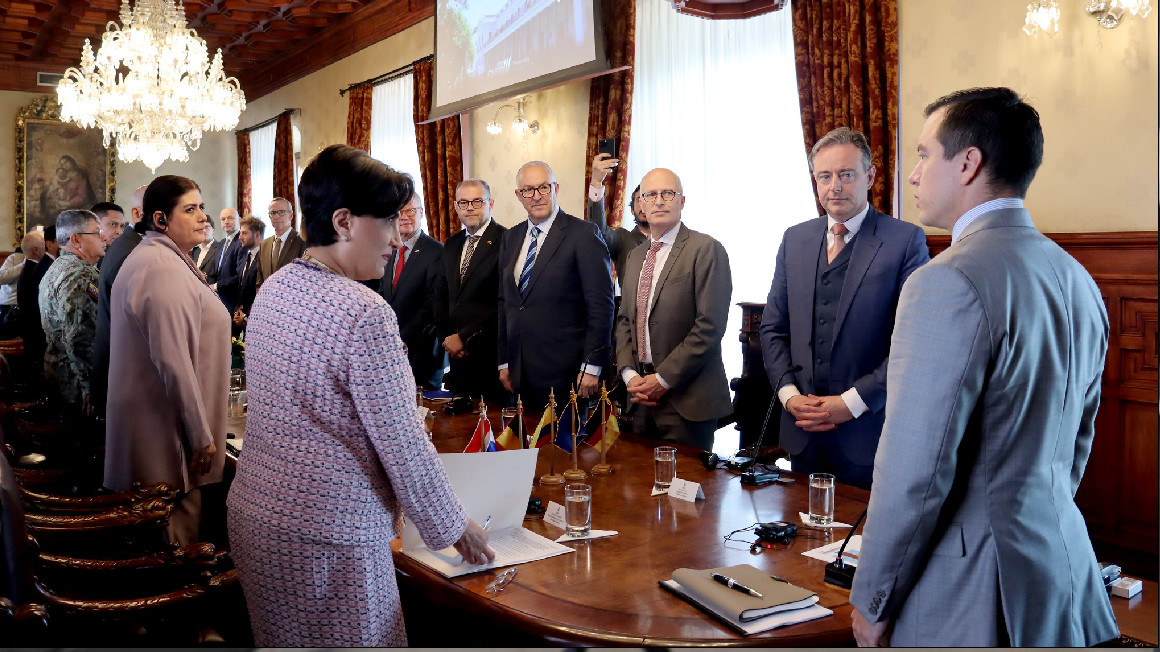 El presidente Daniel Noboa y la canciller, Gabriela Sommerfeld, recibieron a tres alcaldes europeos el 1 de febrero de 2024.