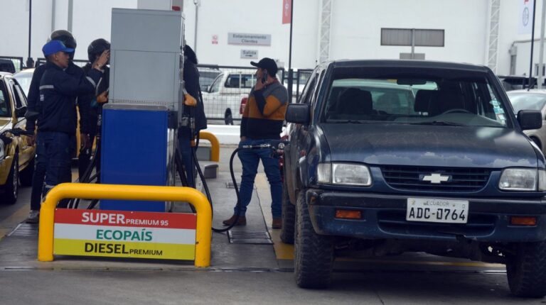 El nuevo precio de la gasolina Súper rige desde el 12 de abril