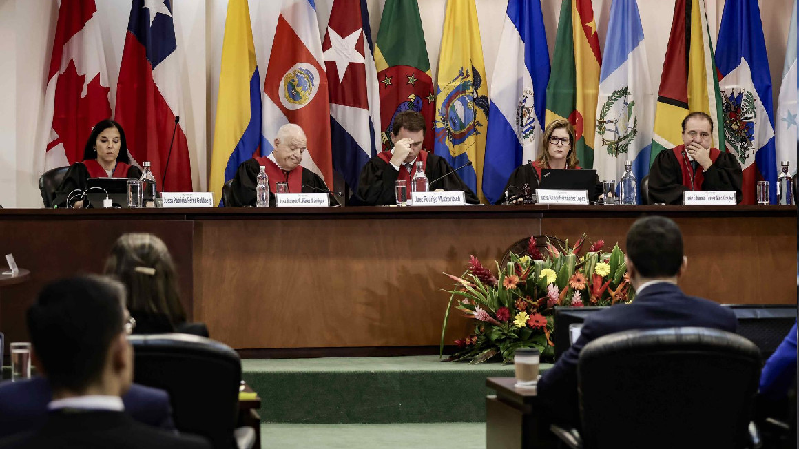 Los jueces de la Corte Interamericana de Derechos Humanos (CorteIDH) en una sesión en Costa Rica el 30 de enero de 2024.
