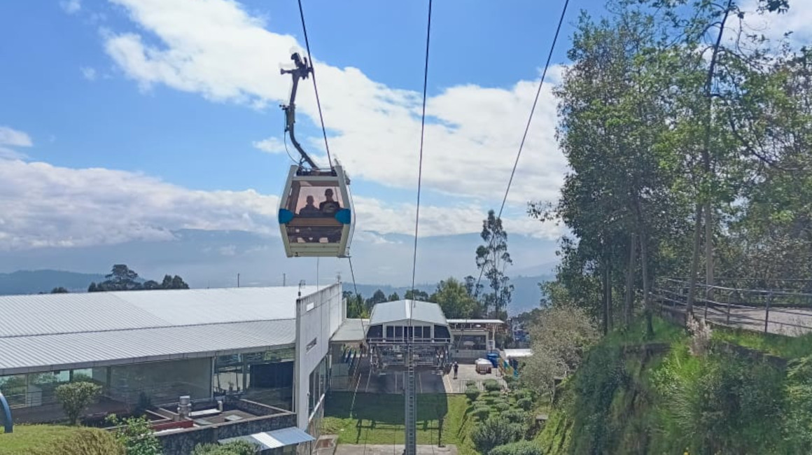 Imagen de las cabinas del Teleférico de Quito, el 6 de febrero de 2024.