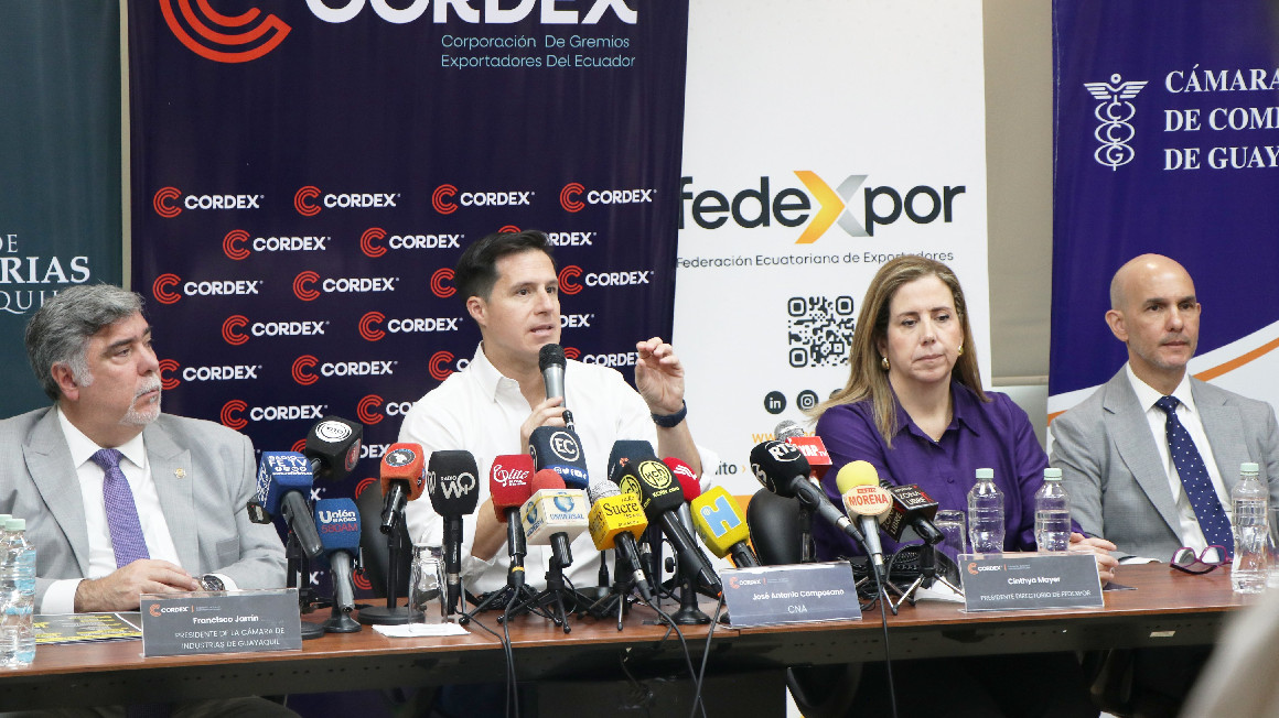 Dirigentes del sector empresarial en rueda de prensa en Guayaquil el 6 de febrero de 2024.