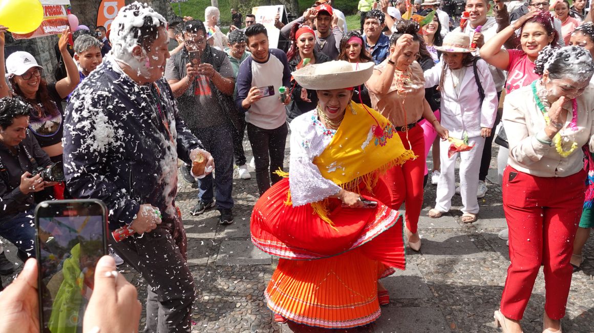 Baile tradicional en la presentación de la agenda de Carnaval de Cuenca, el 31 de enero de 2024.
