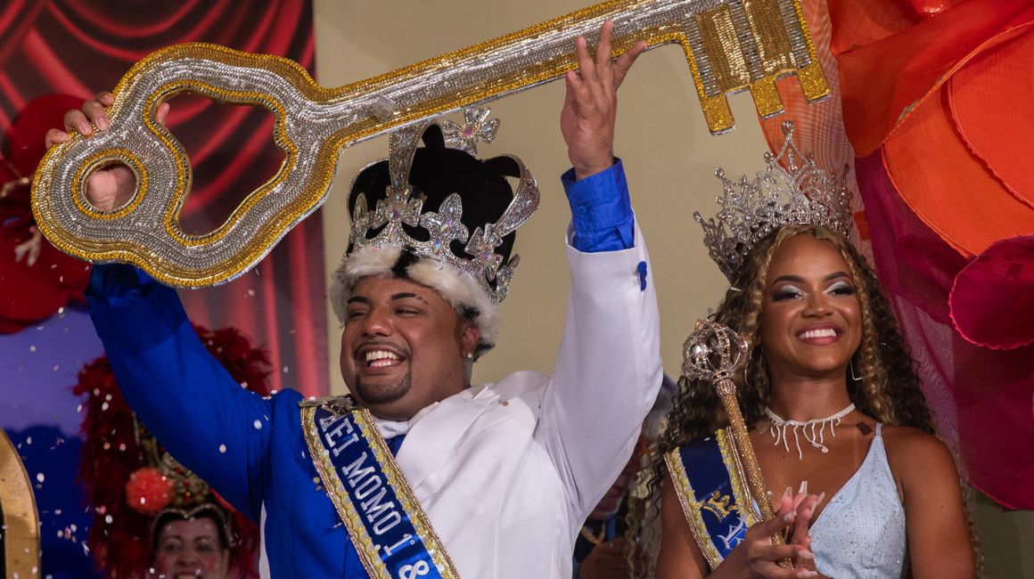  El Rey Momo de Rio de Janeiro Caio César Dutra y a la Reina del Carnaval Gabriella Mendes reciben las llaves de la ciudad, el 9 de febrero de 2024.