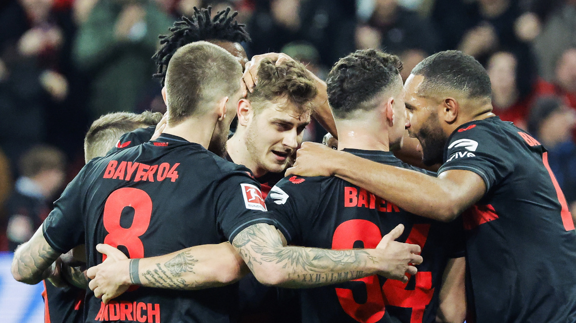Los jugadores del Leverkusen celebran un gol ante Bayen Múnich en la Bundesliga, el 10 de febrero de 2024.