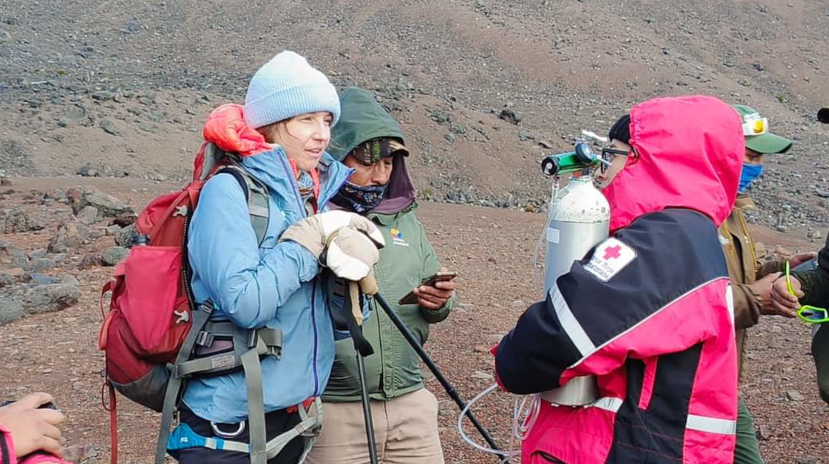 Dos turistas rescatados del volcán Chimborazo, el 10 de febrero de 2024.