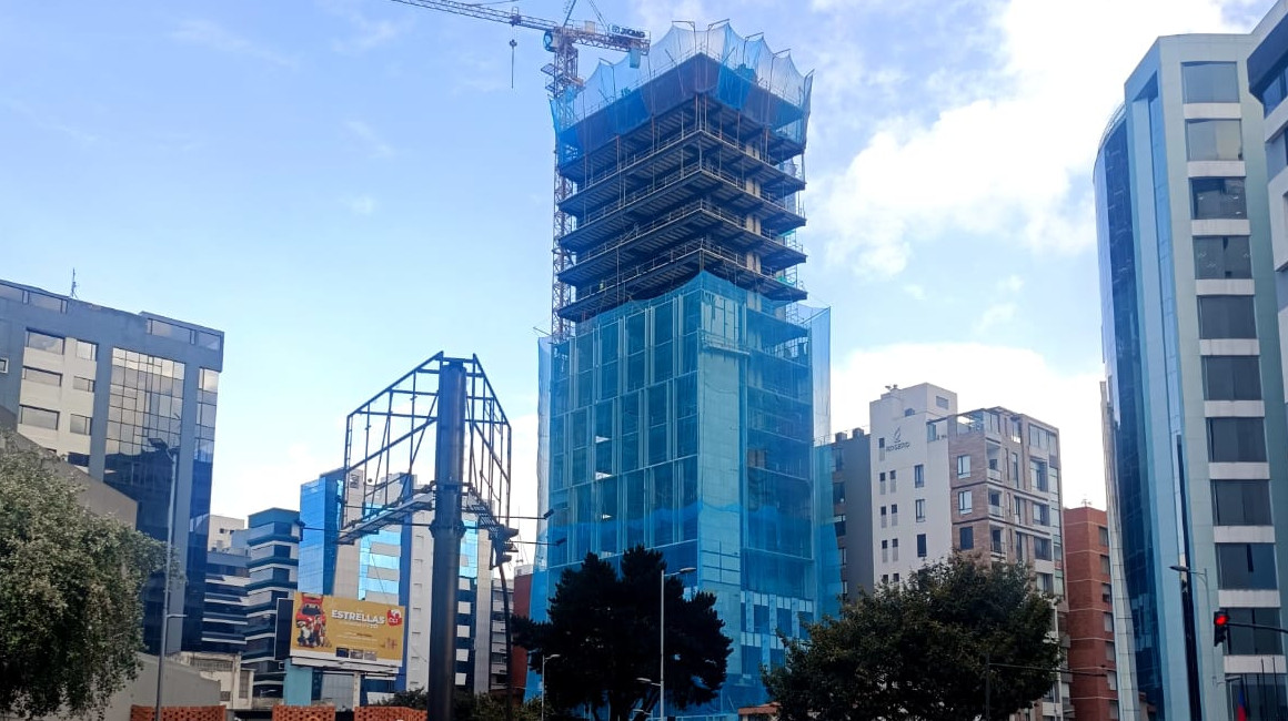 Edificio en construcción de la empresa Proaño Proaño Promotora Inmobiliaria, ubicado en la avenida República del Salvador, en Quito. Foto archivo.