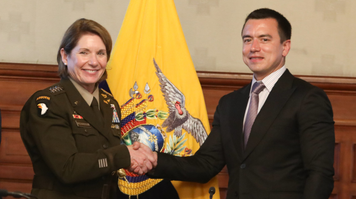 La general Laura Richardson, jefa del Comando Sur de Estados Unidos, y el presidente Daniel Noboa en Carondelet, el 22 de enero de 2024.