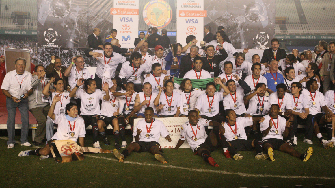 Los jugadores de Liga de Quito celebran el título de la Libertadores de 2008 en el Maracaná.