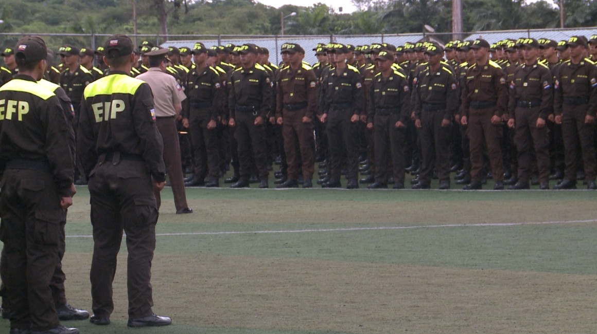 Aspirantes a policías, en un entrenamiento en El Aromo, Manabí. 